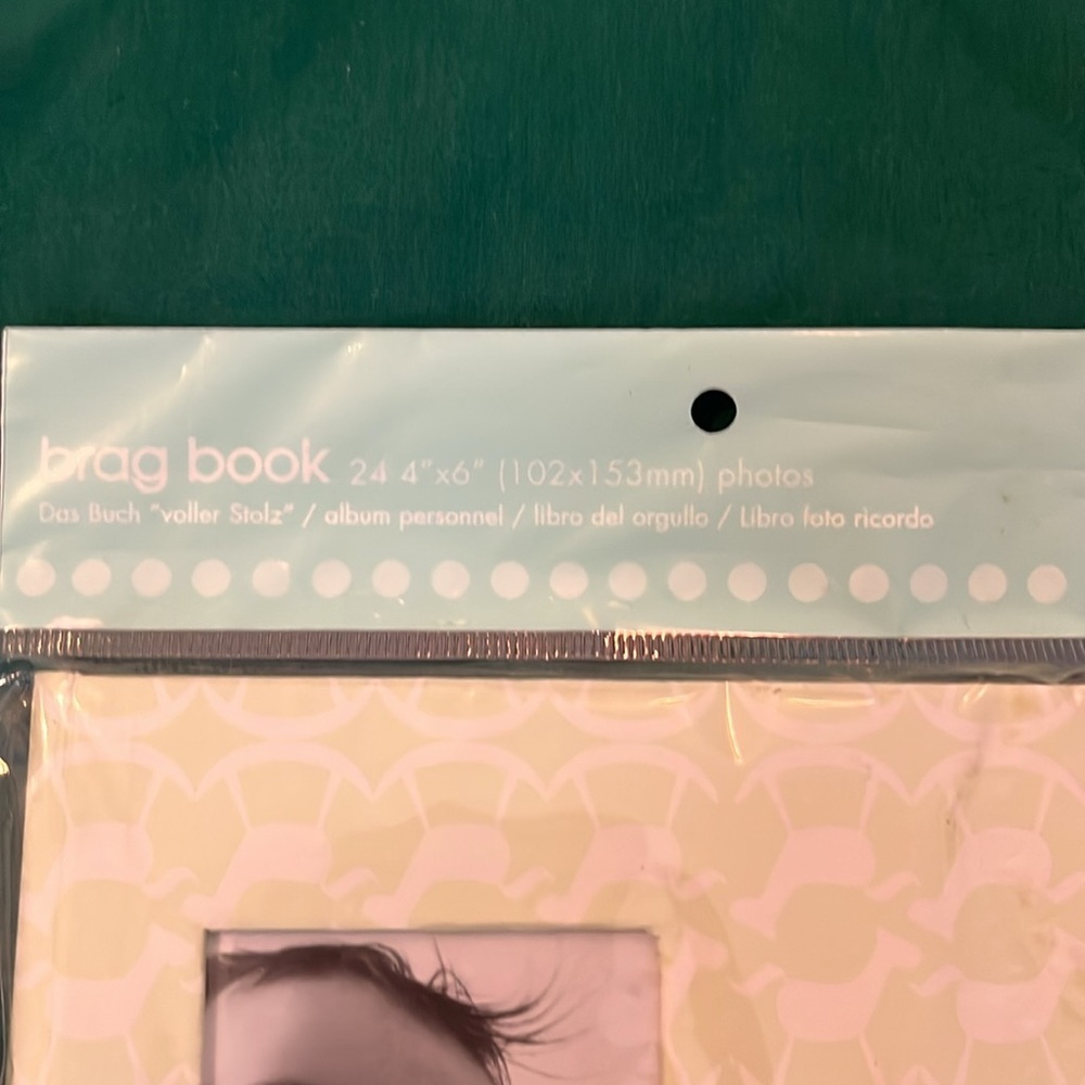 Pearhead Brag Book - Picture 3 of 4